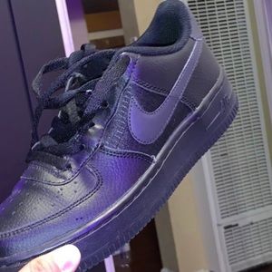 black nike air force 1s